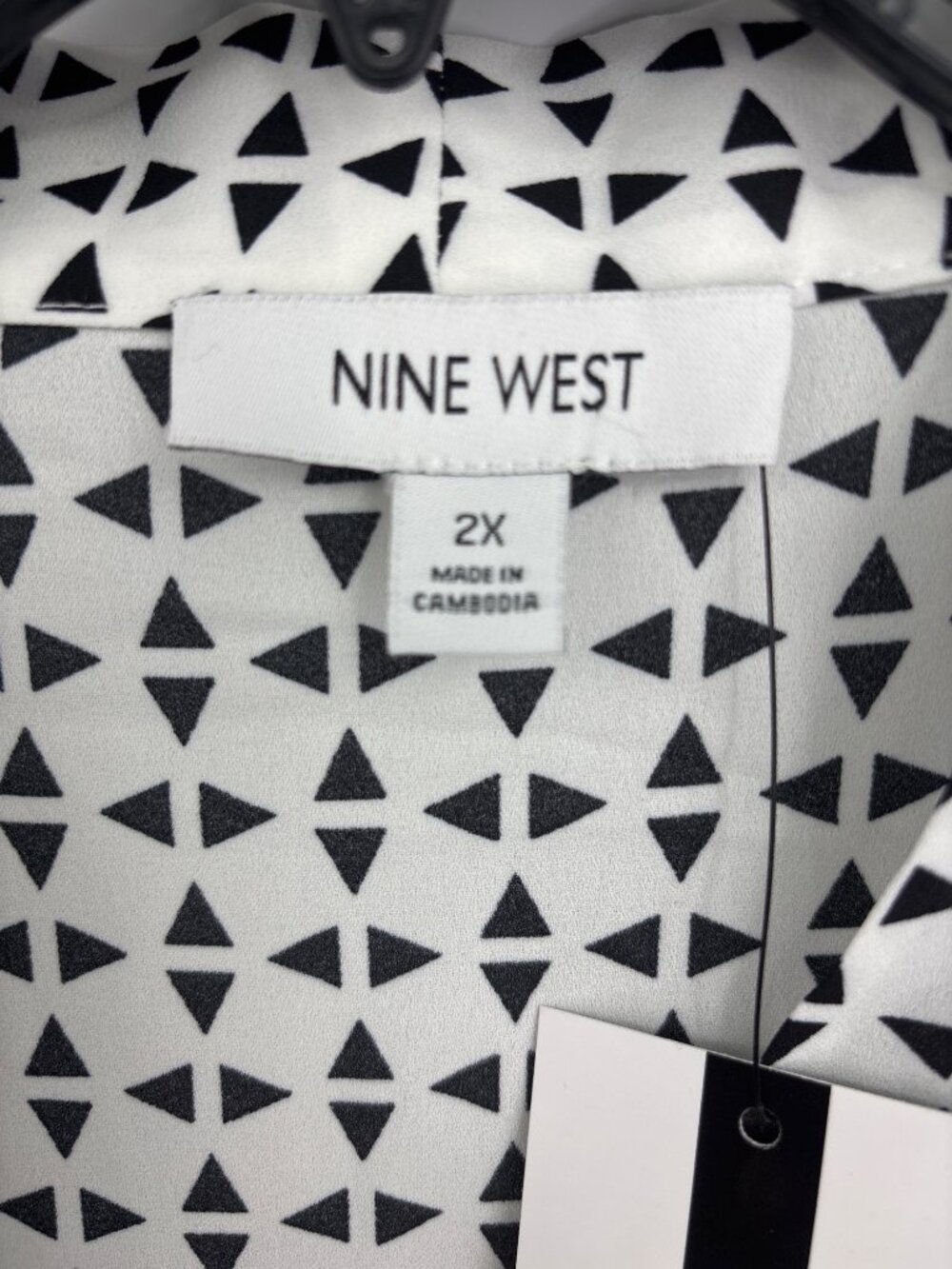 Nine West Split V-Neck Button Long Sleeve Blouse Triangles White Black 2X NEW - Picture 3 of 6